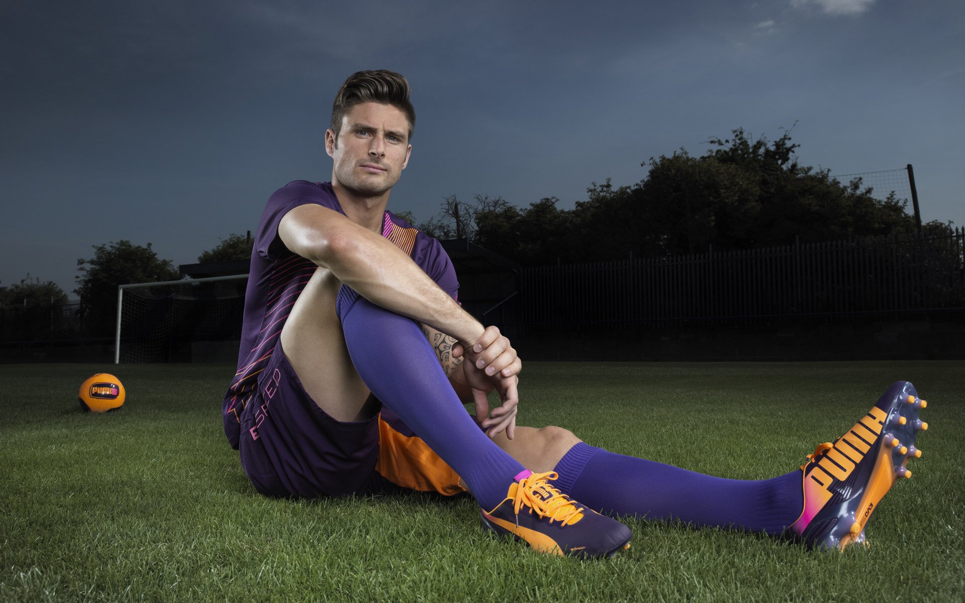 纽卡斯尔多点进攻打出战术灵活性,纽卡斯尔 球员